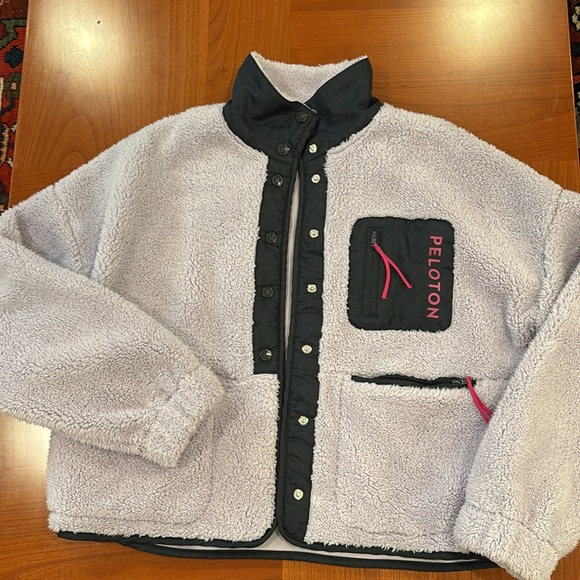PELOTON Ho121 Sherpa Jacket, size medium - Picture 10 of 11